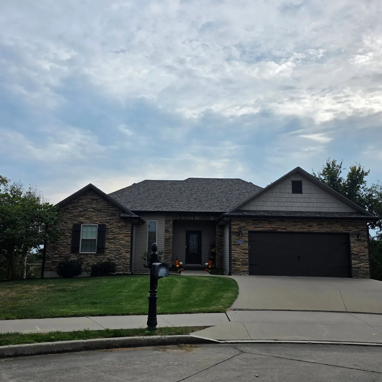 Roofing job by JBS Roofers in Mid-Missouri, photo 1
