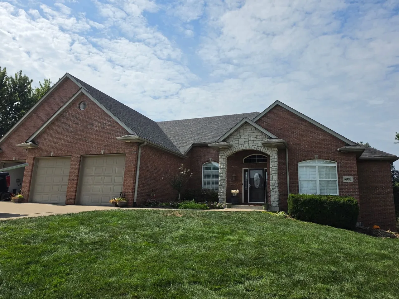 Roofing job by JBS Roofers in Mid-Missouri, photo 2